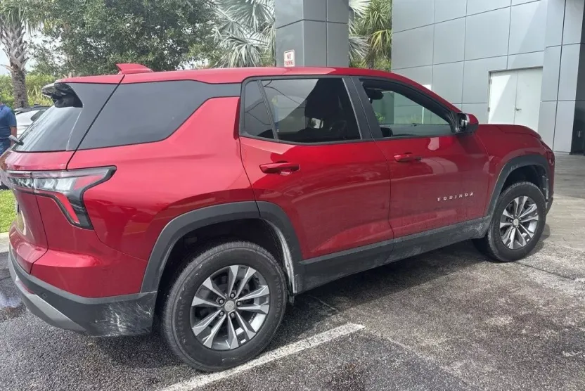 2025 Chevrolet Equinox LT photo 1