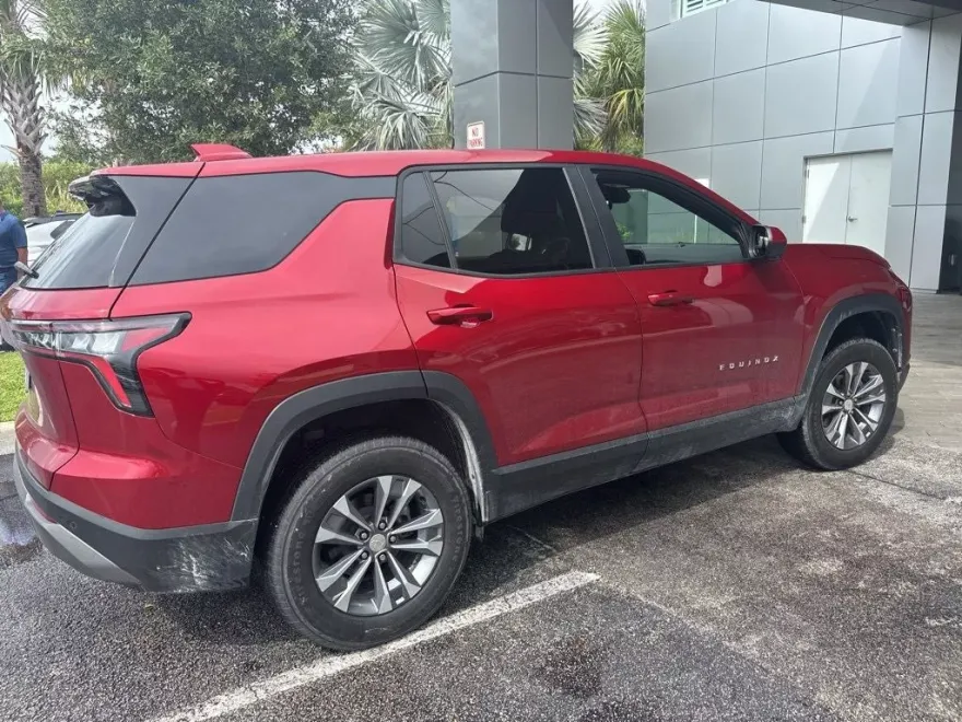 2025 Chevrolet Equinox LT photo 1