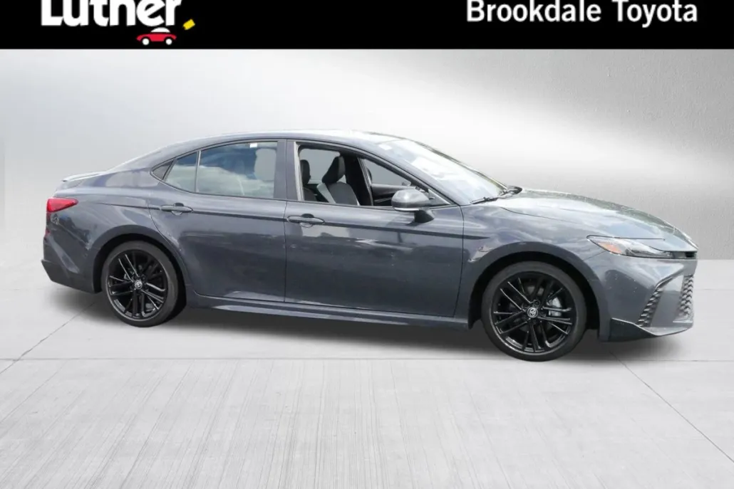 2025 Toyota Camry SE photo 1