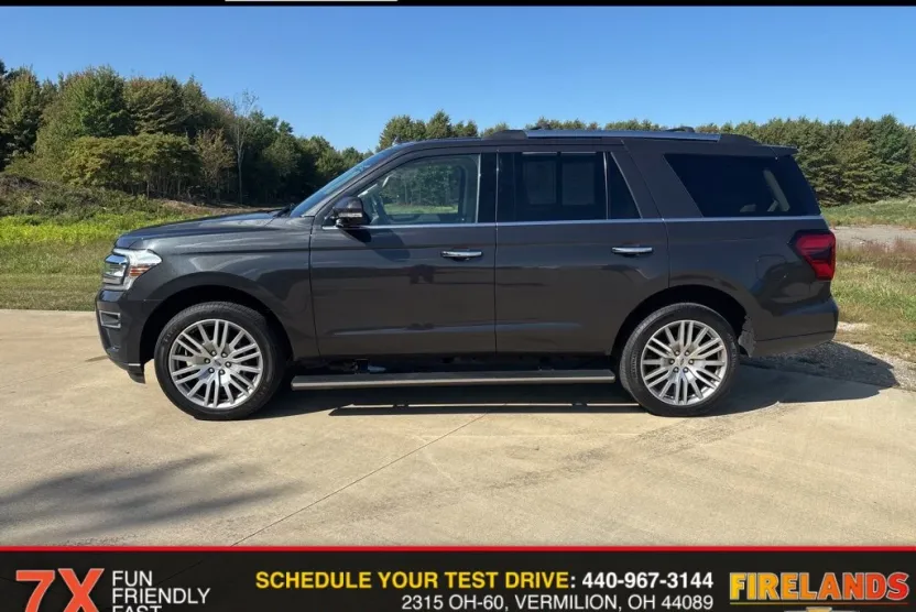 2022 Ford Expedition Limited photo 1