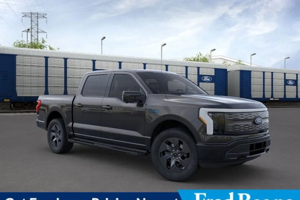 2025 Ford F-150 Lightning Lariat photo 1