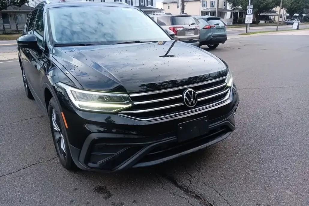 2022 Volkswagen Tiguan SE photo 1
