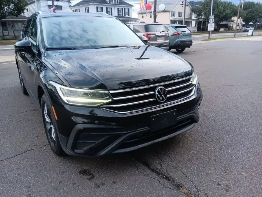 2022 Volkswagen Tiguan SE photo 1