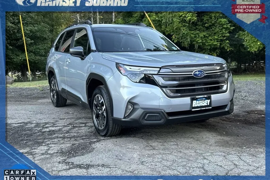2025 Subaru Forester Premium photo 1