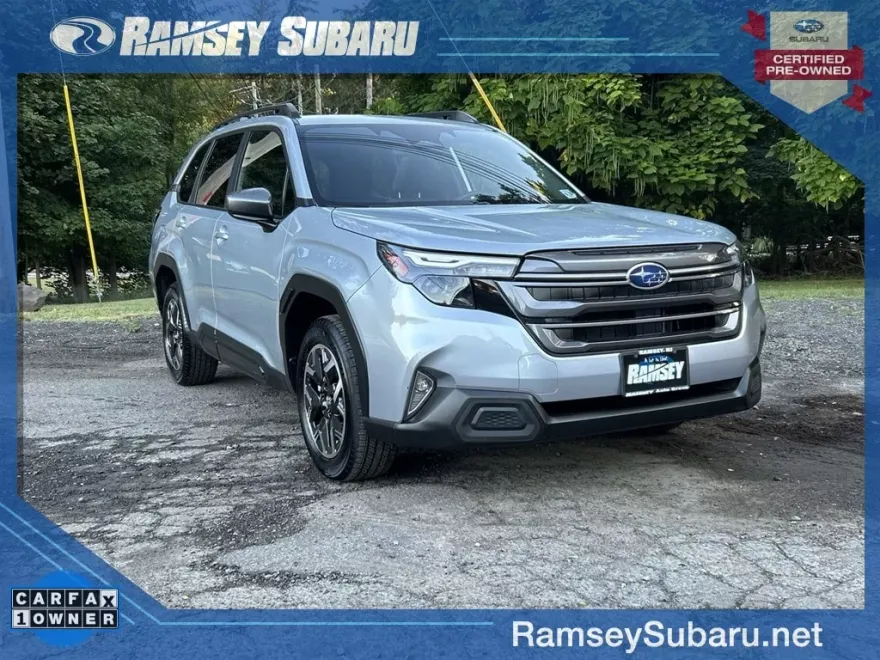 2025 Subaru Forester Premium photo 1