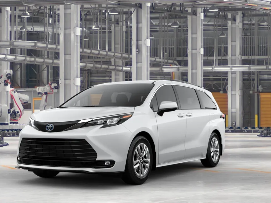 2025 Toyota Sienna XLE photo 1