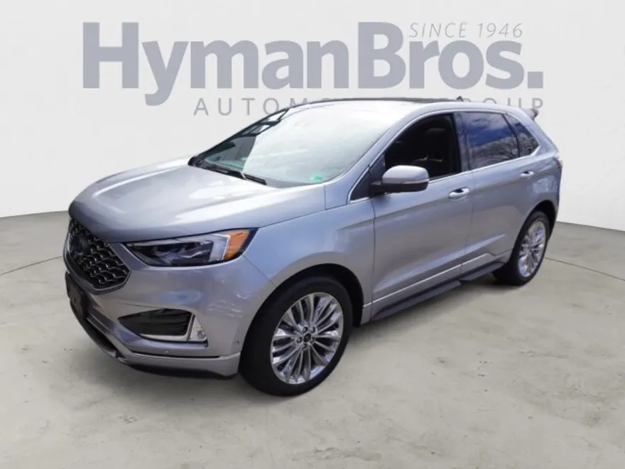 2022 Ford Edge Titanium photo 2