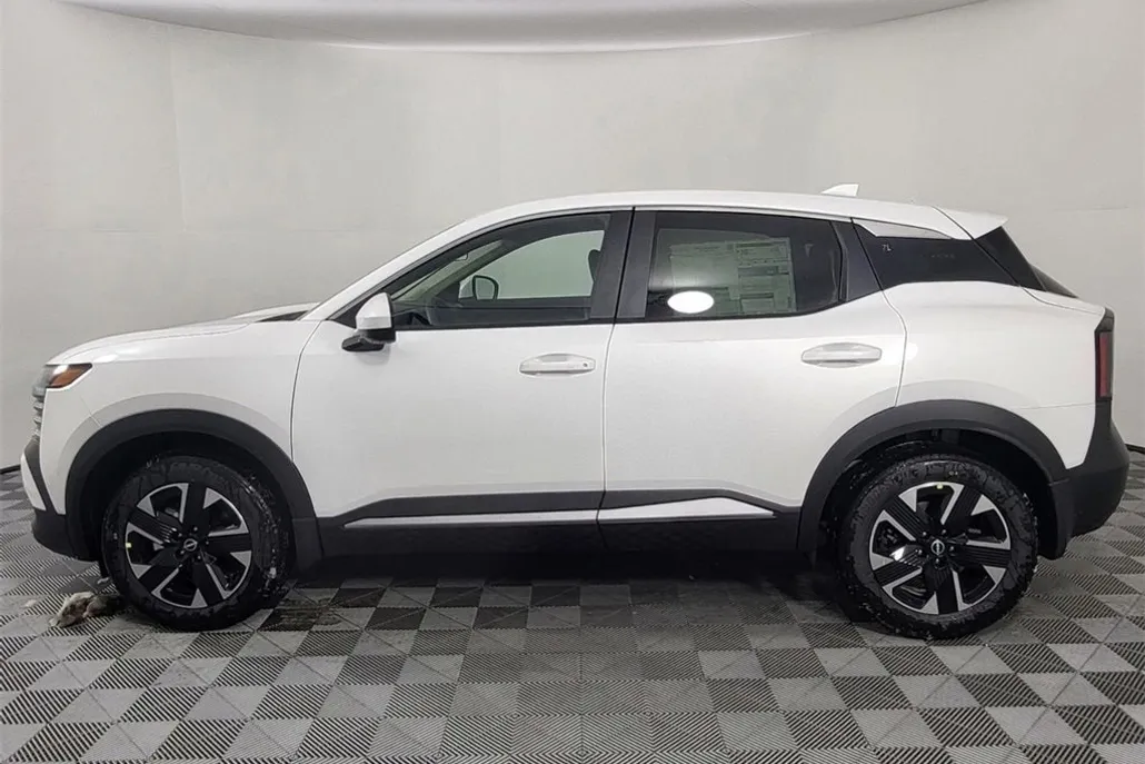 2025 Nissan Kicks SV photo 1