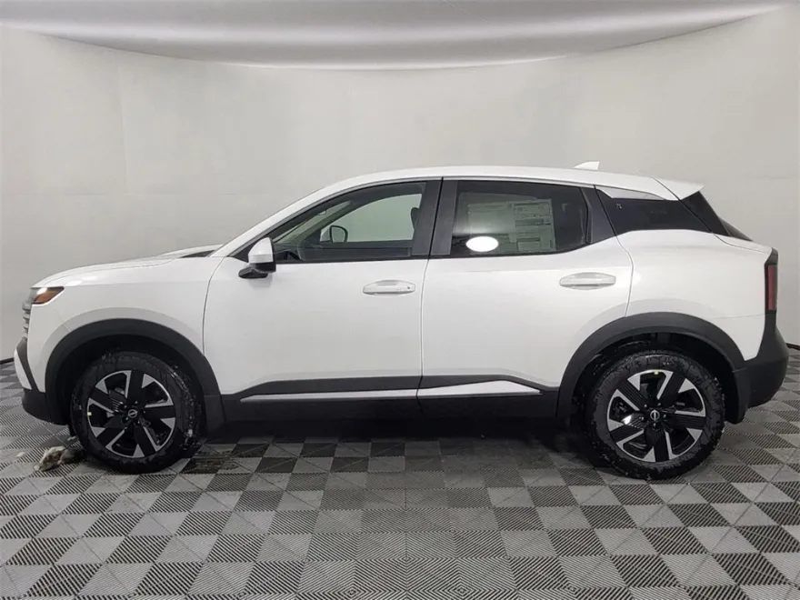 2025 Nissan Kicks SV photo 1