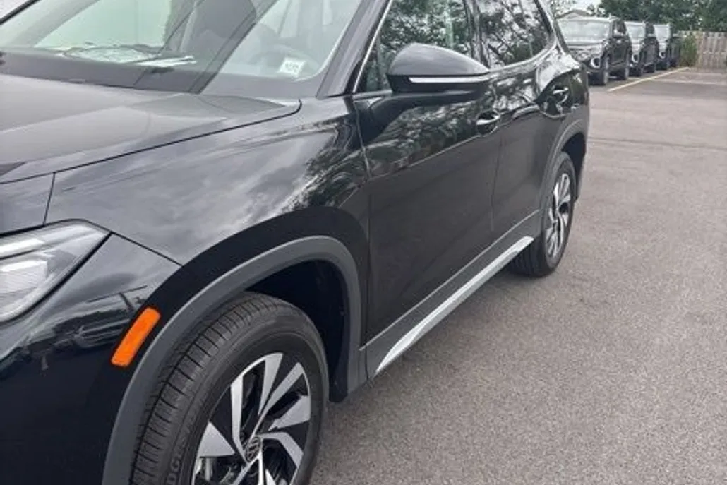 2025 Volkswagen Tiguan S photo 1