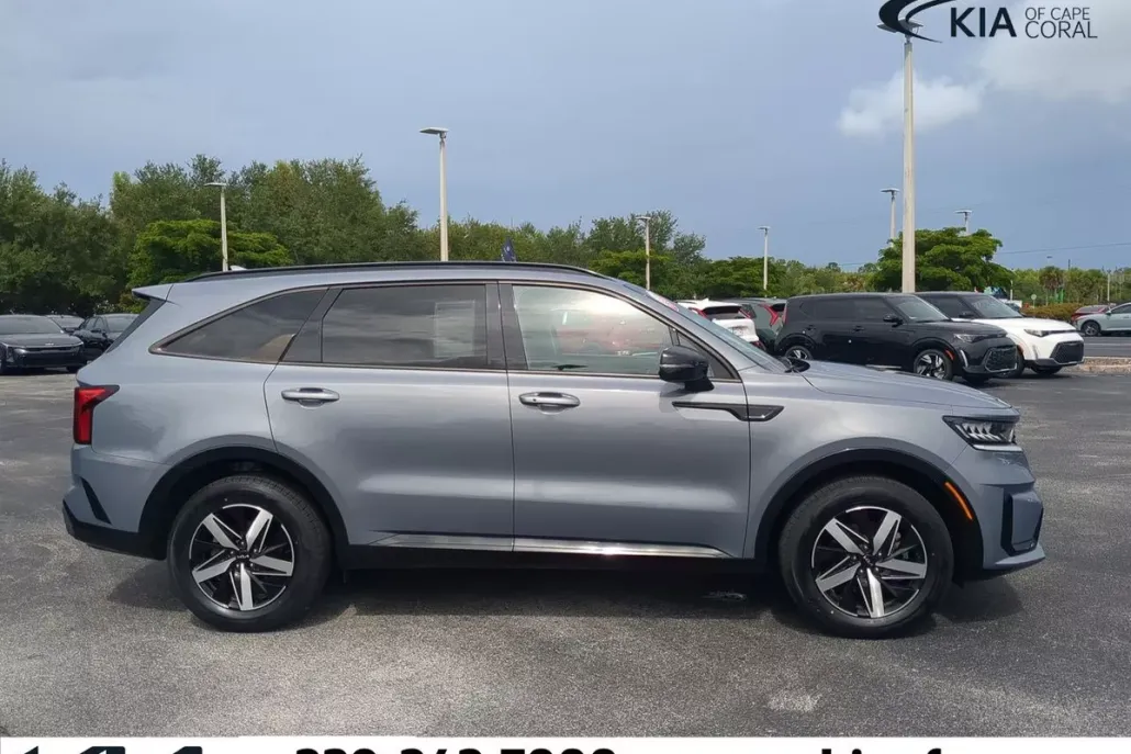 2022 Kia Sorento S photo 1
