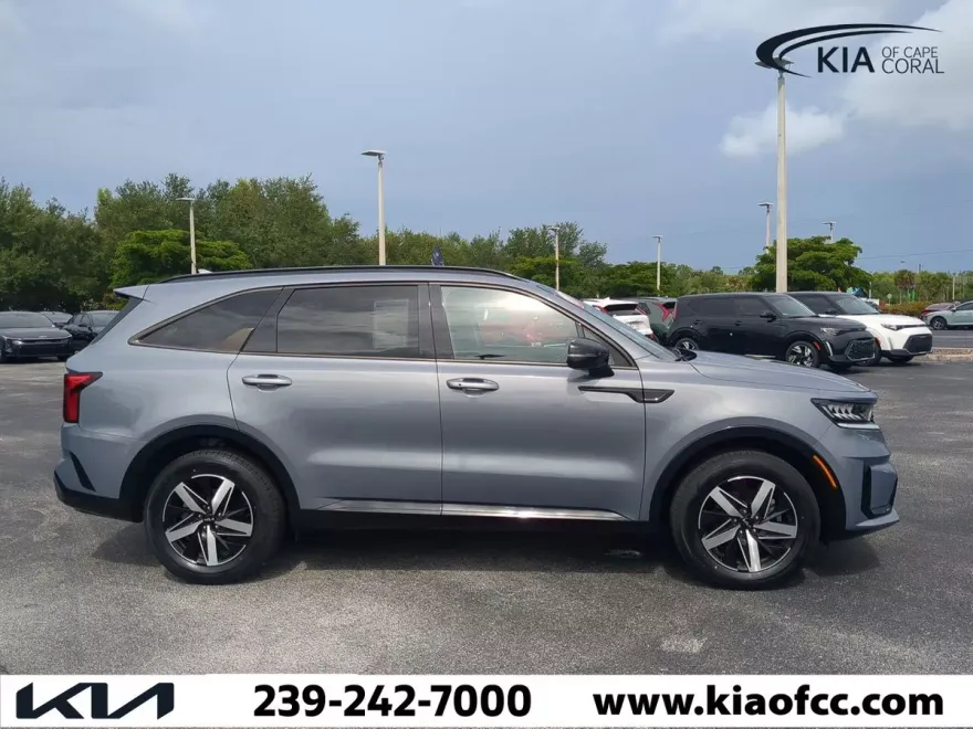2022 Kia Sorento S photo 1