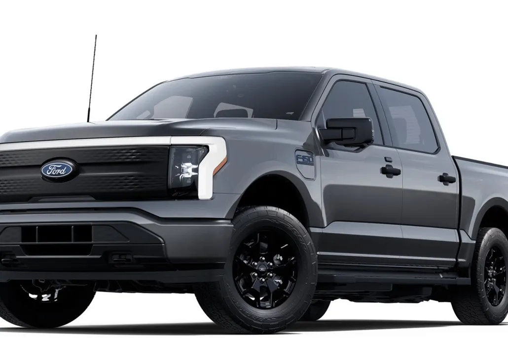2025 Ford F-150 Lightning XLT photo 1