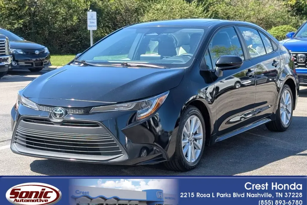 2023 Toyota Corolla LE photo 1