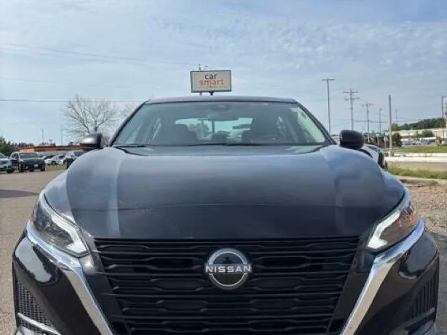 2024 Nissan Altima 2.5 SV photo 1