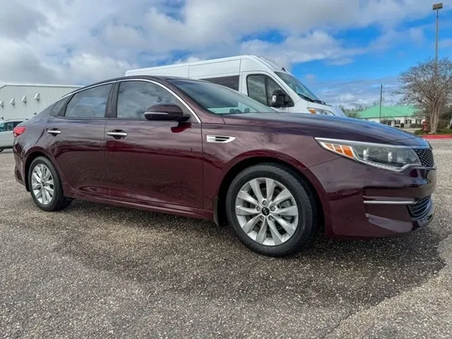 2016 Kia Optima EX photo 1