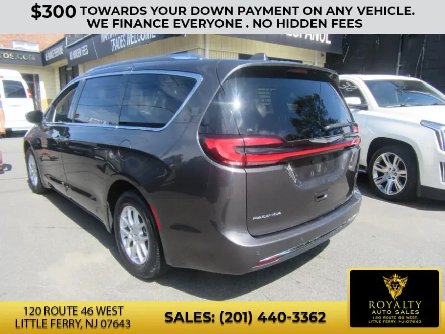2021 Chrysler Pacifica Touring L photo 5