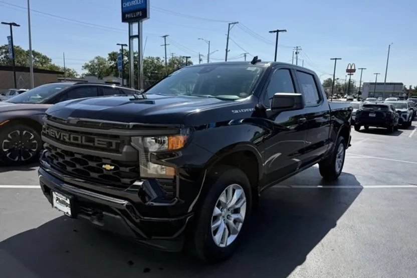 2022 Chevrolet Silverado 1500 Custom photo 1