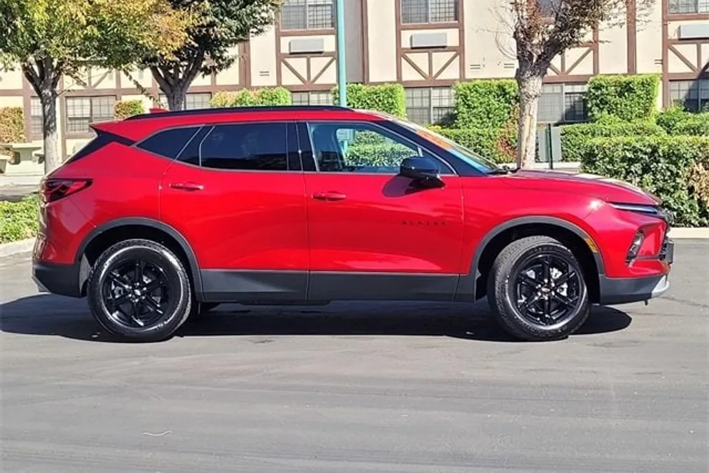 2025 Chevrolet Blazer 2LT photo 1