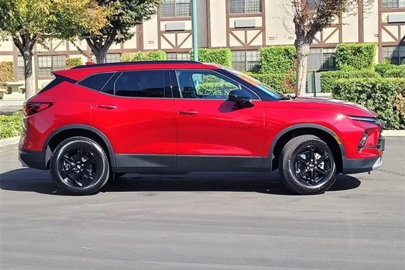 2025 Chevrolet Blazer 2LT photo 1