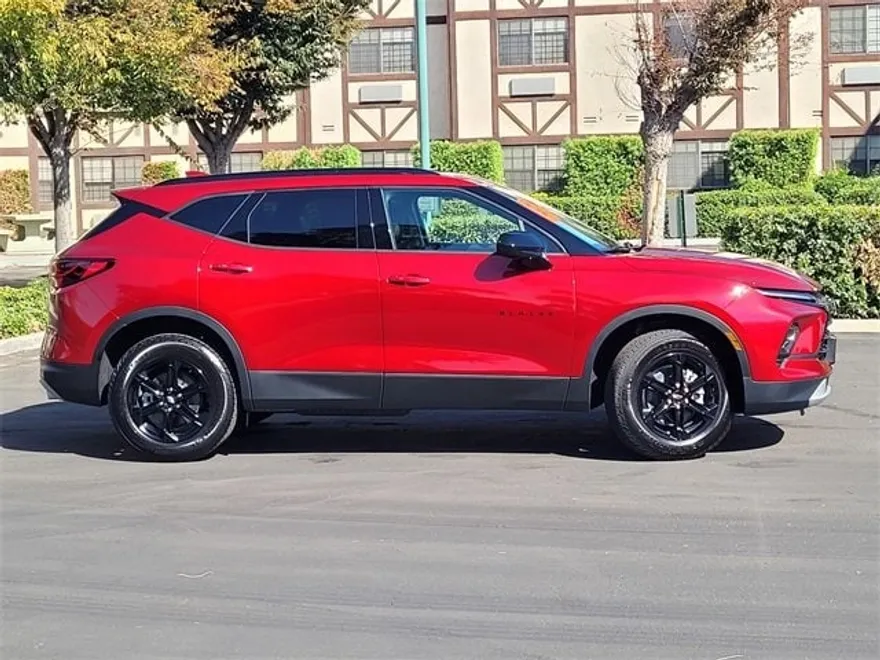 2025 Chevrolet Blazer 2LT photo 1