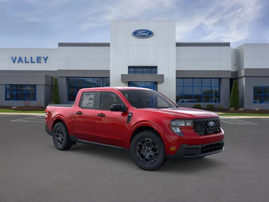 2025 Ford Maverick XLT photo 1