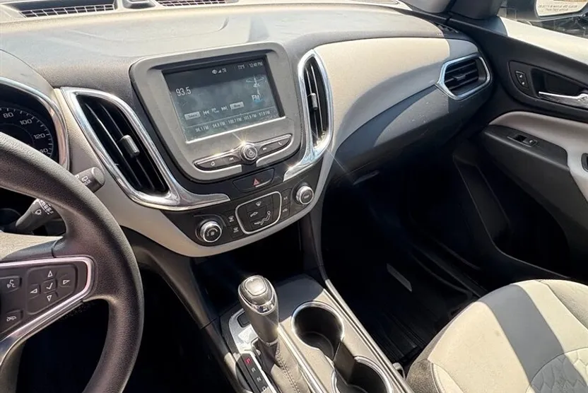 2018 Chevrolet Equinox LS photo 1