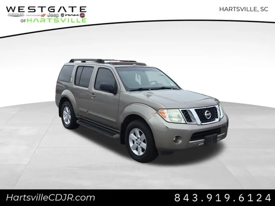 2008 Nissan Pathfinder SE photo 1