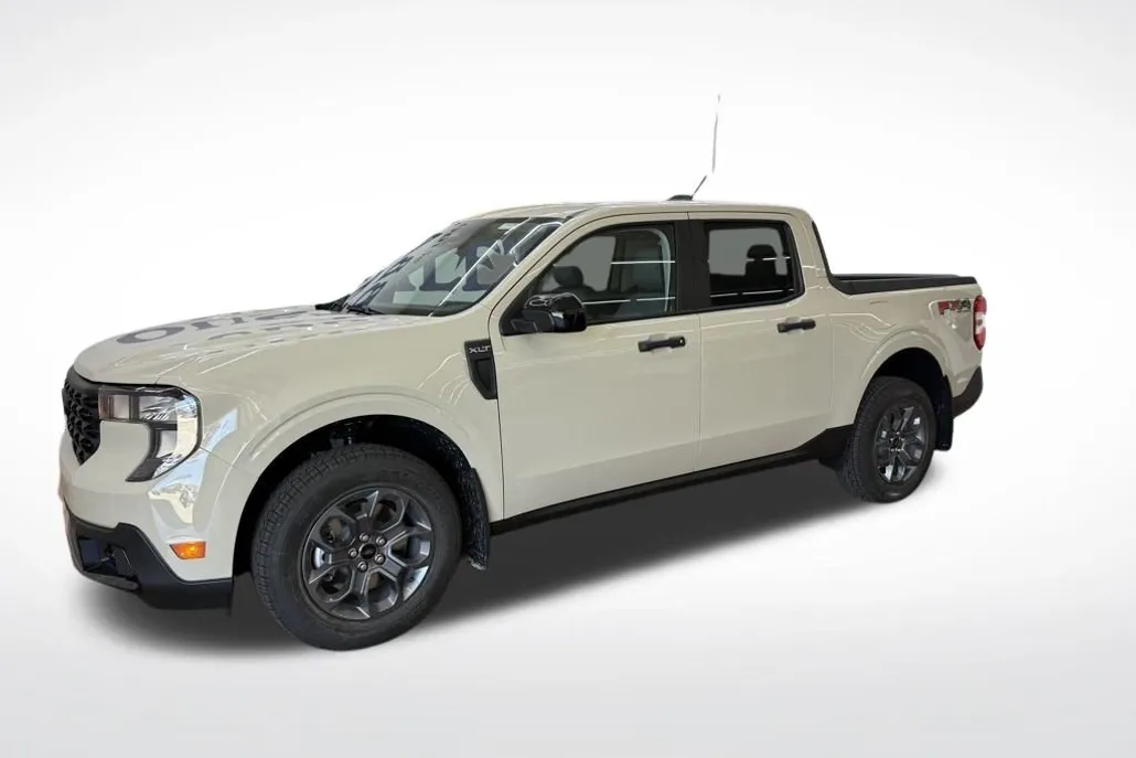 2025 Ford Maverick XLT photo 1