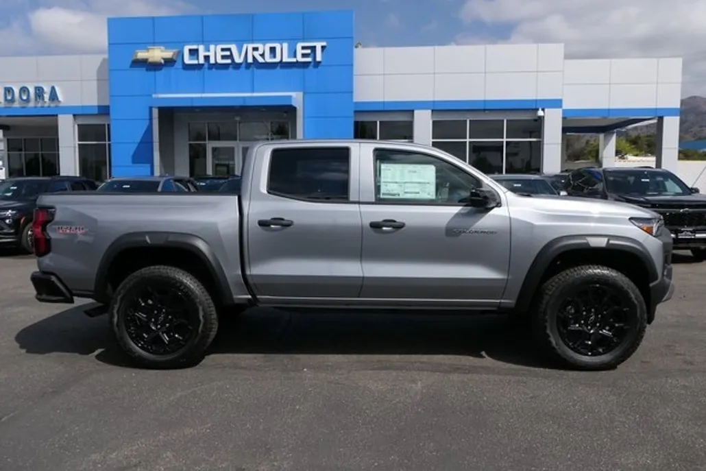 2026 Chevrolet Colorado Trail Boss photo 1