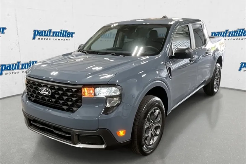 2025 Ford Maverick XLT photo 1