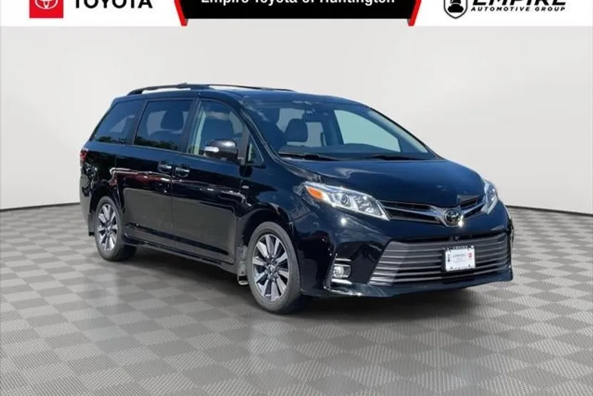 2019 Toyota Sienna Limited photo 1