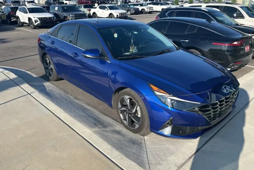 2021 Hyundai Elantra SEL photo 1