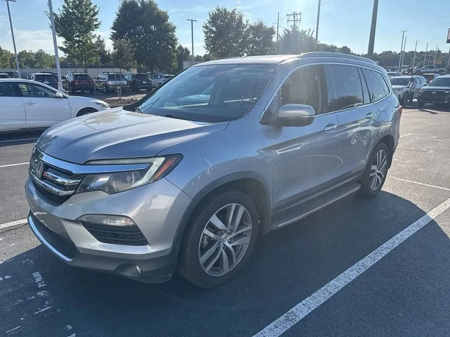 2018 Honda Pilot Touring photo 1