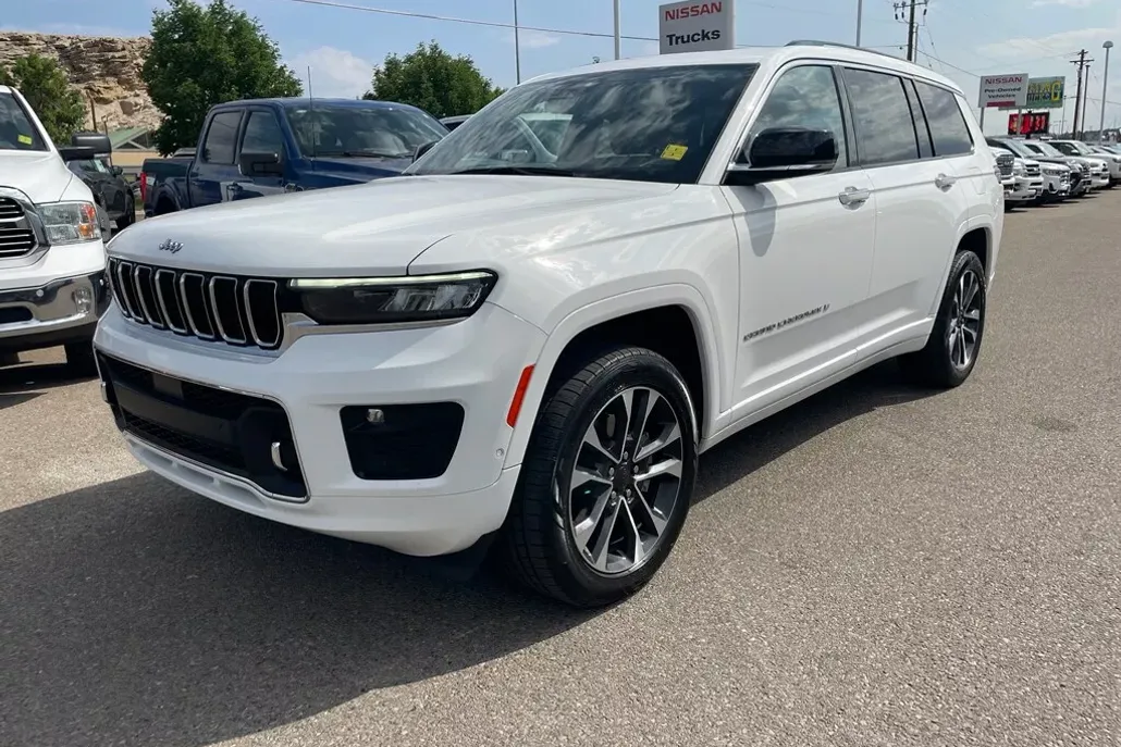 2022 Jeep Grand Cherokee Overland photo 1