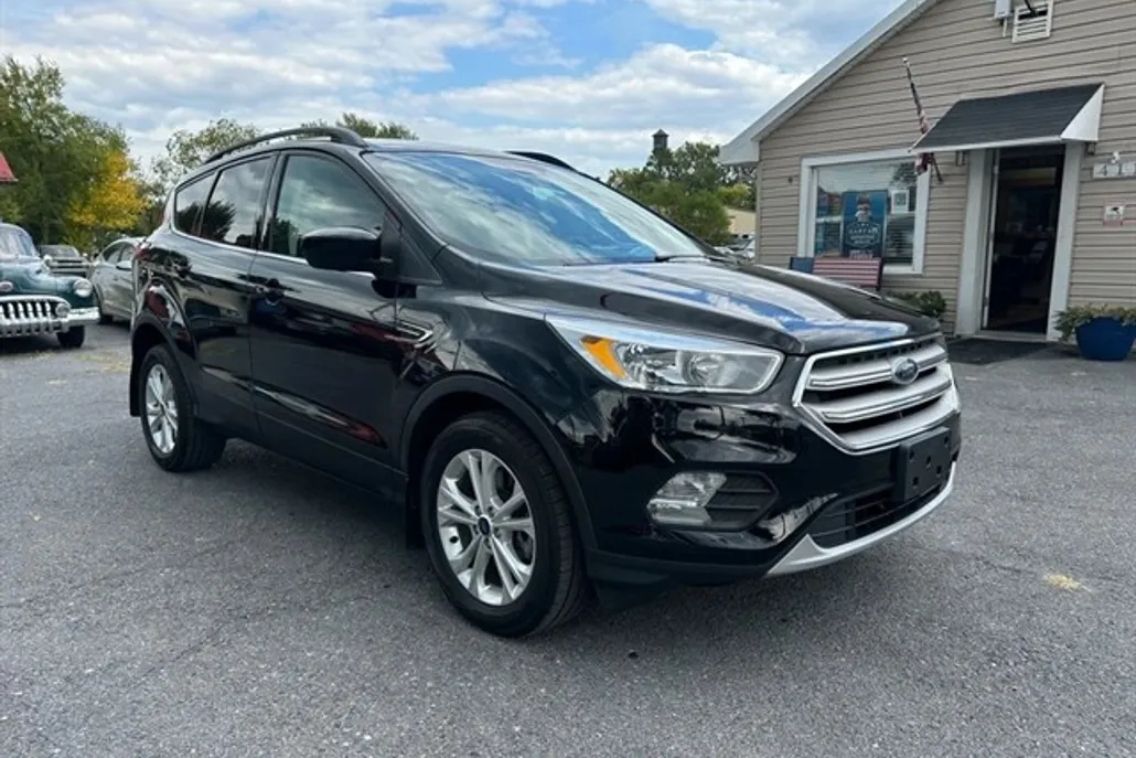 2018 Ford Escape SE Sport photo 1