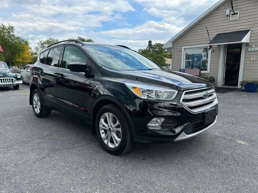 2018 Ford Escape SE Sport photo 1
