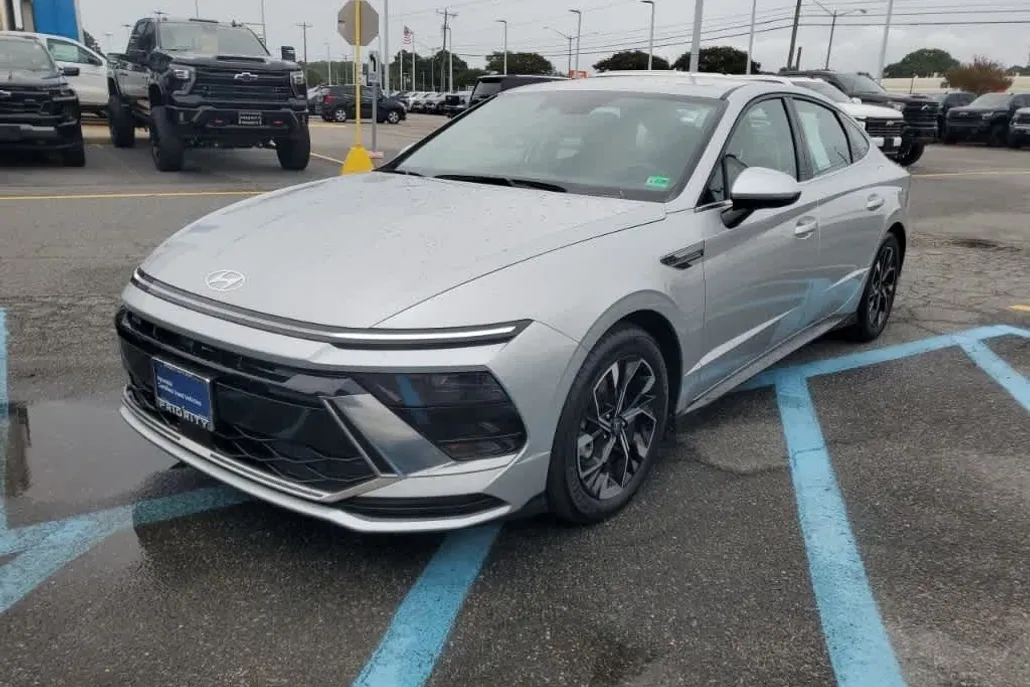 2024 Hyundai Sonata SEL photo 1