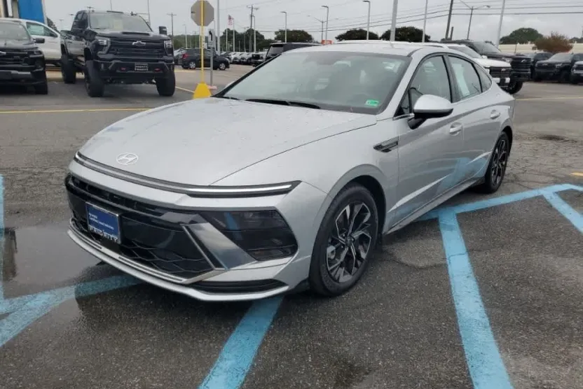 2024 Hyundai Sonata SEL photo 1