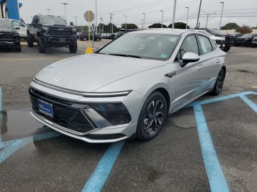 2024 Hyundai Sonata SEL photo 1