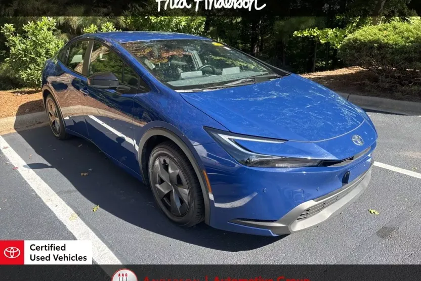 2024 Toyota Prius LE photo 1