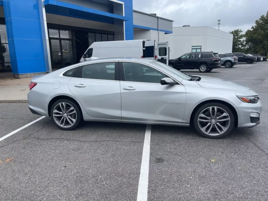 2022 Chevrolet Malibu photo 1