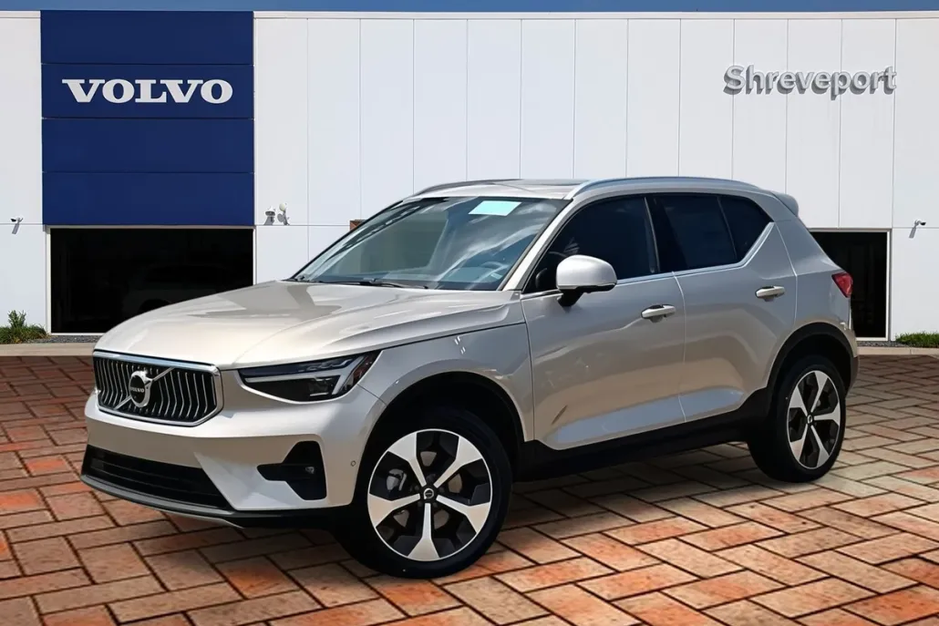 2024 Volvo XC40 AWD Plus photo 1