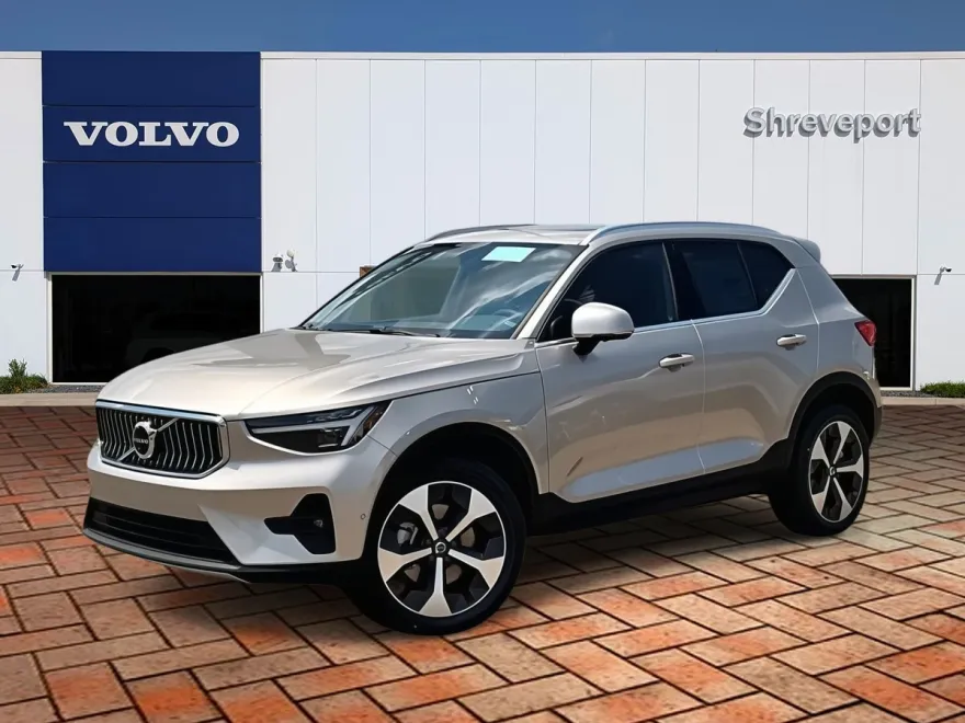 2024 Volvo XC40 AWD Plus photo 1