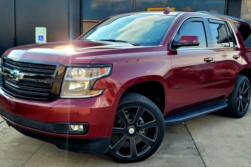 2017 Chevrolet Tahoe LT photo 1