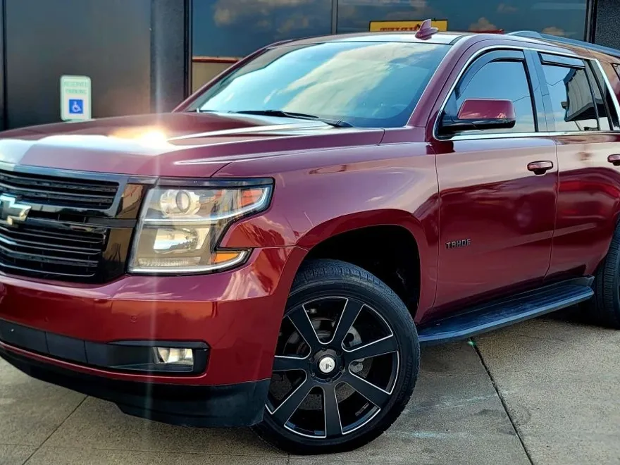 2017 Chevrolet Tahoe LT photo 1