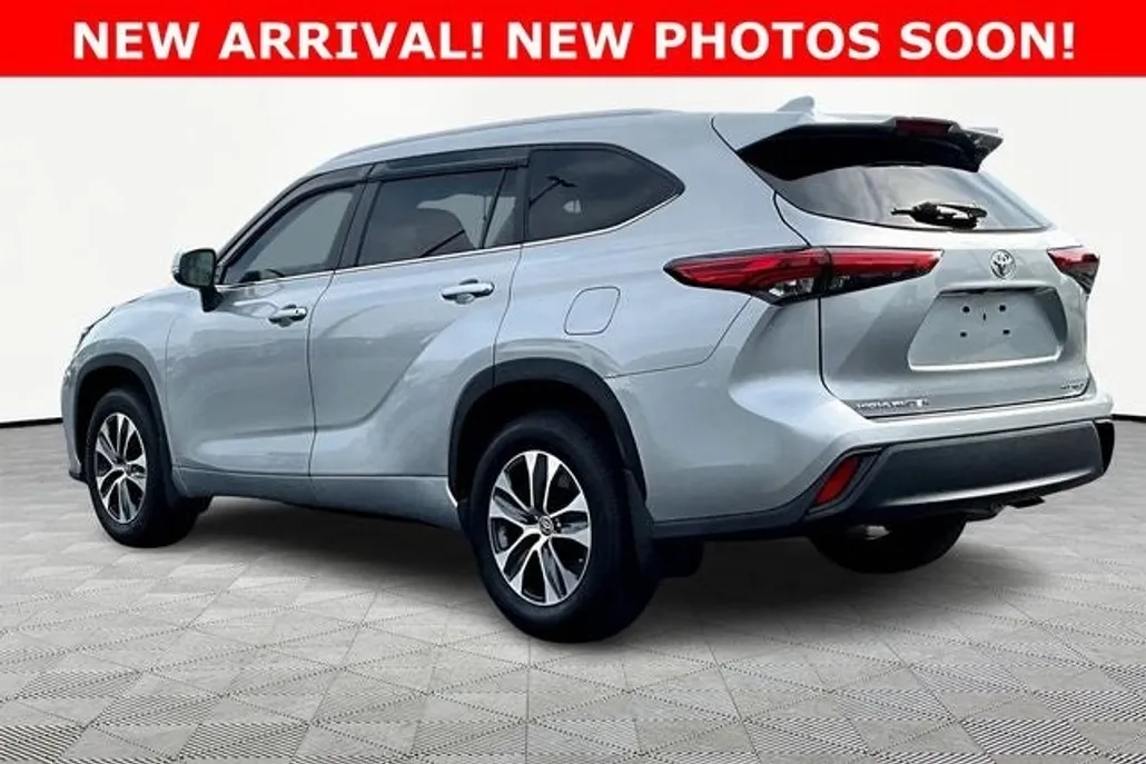 2023 Toyota Highlander L photo 1