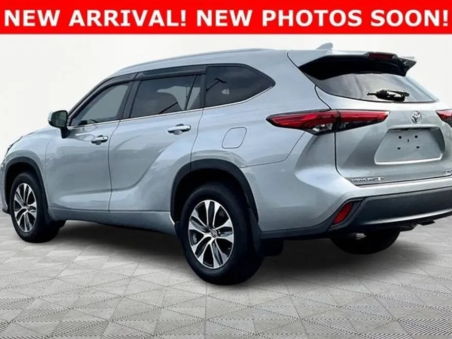2023 Toyota Highlander L photo 1