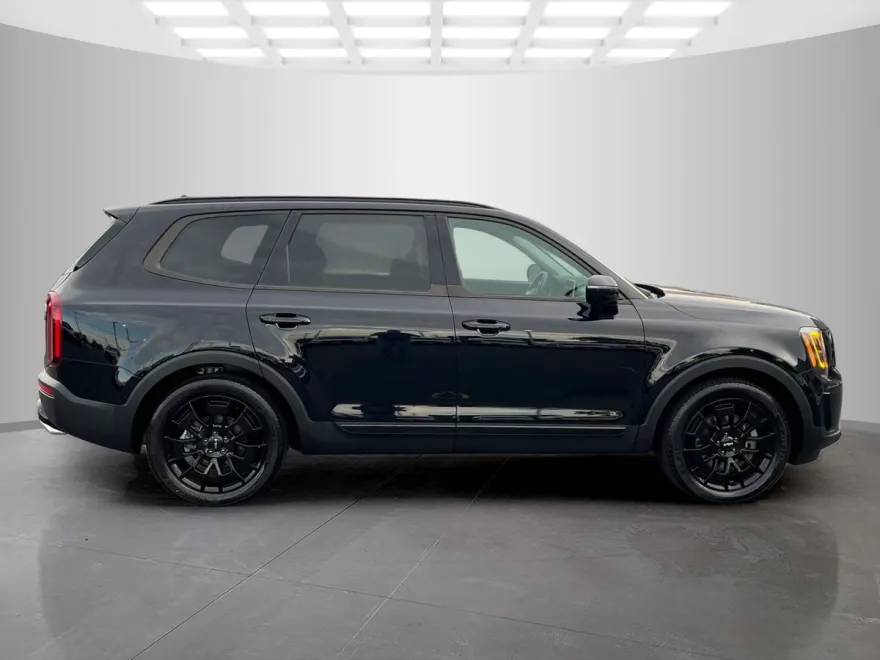 2022 Kia Telluride SX photo 1