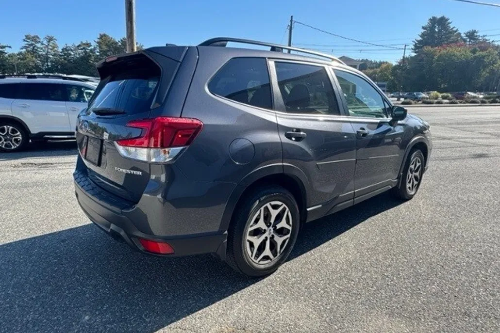 2021 Subaru Forester Premium photo 1